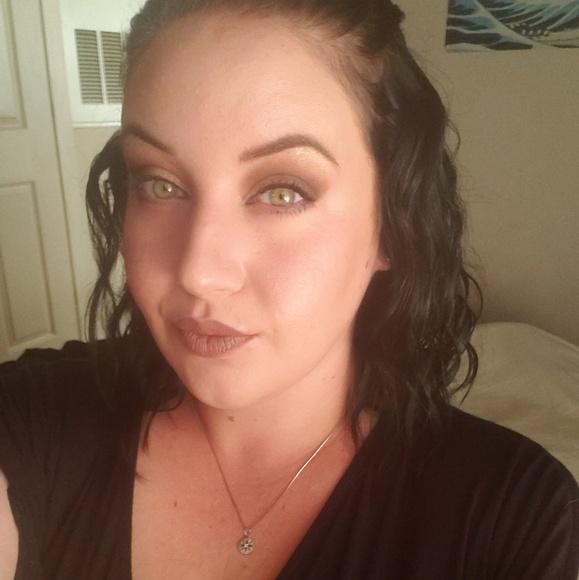 Meet your Posher, Corynne - Picture 1 of 1